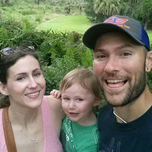 Meet your Posher, April - Picture 2 of 4